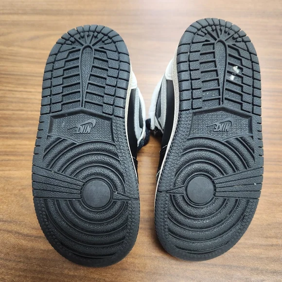 Nike Air Jordan high tops black and white Toddler Size 8C - Picture 6 of 9